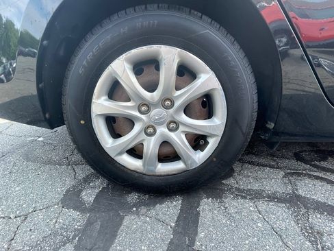 Used 2013 Hyundai Accent GLS FWD image 11