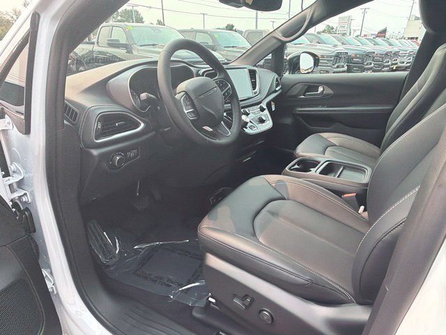 New 2027 Chrysler Pacifica Select AWD/4WD image 19
