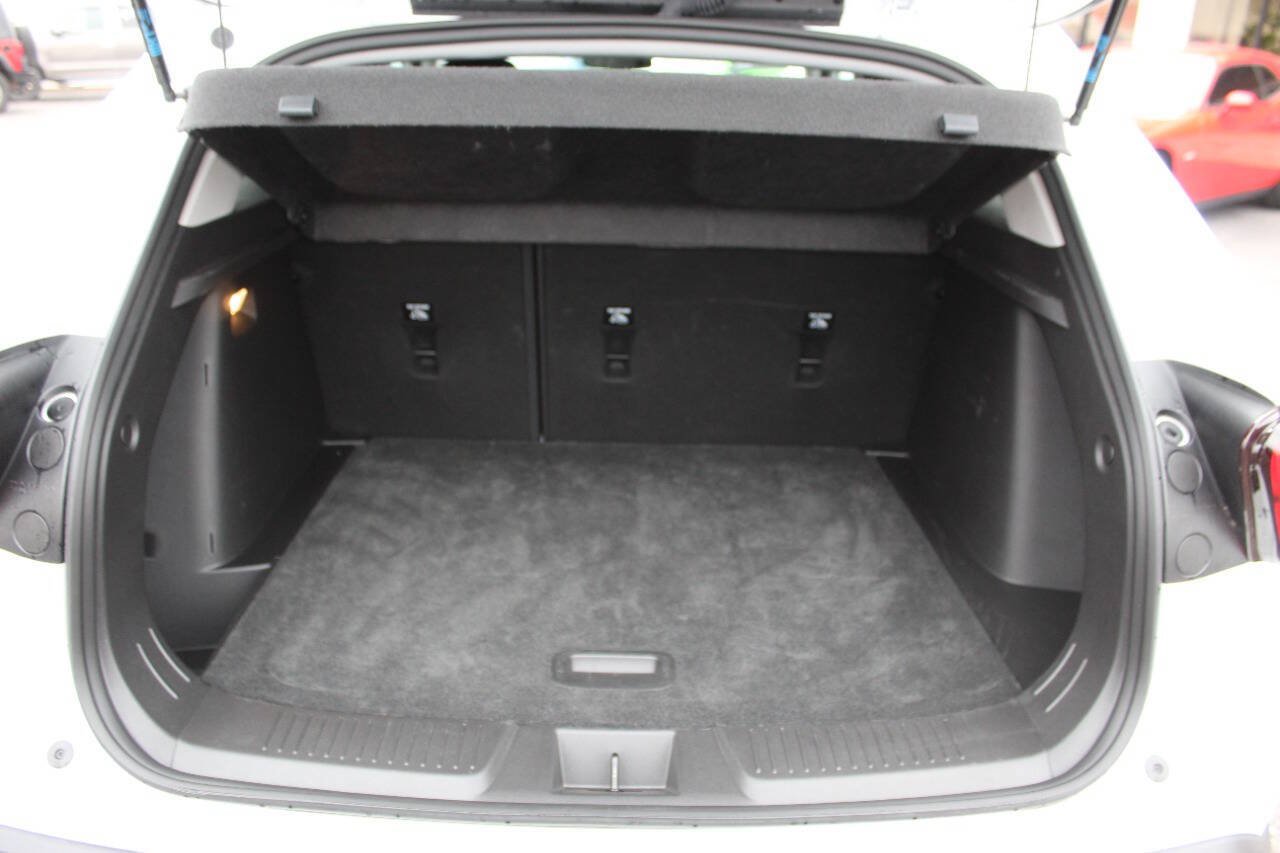 Used 2025 Chevrolet Trax LT FWD image 14