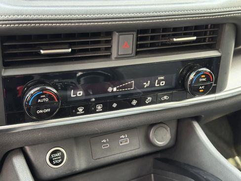 Used 2023 Nissan Rogue SV image 15