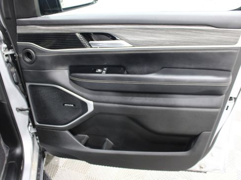 Used 2024 Jeep Wagoneer L Series II w/ Flexible Seating Group AWD/4WD image 28