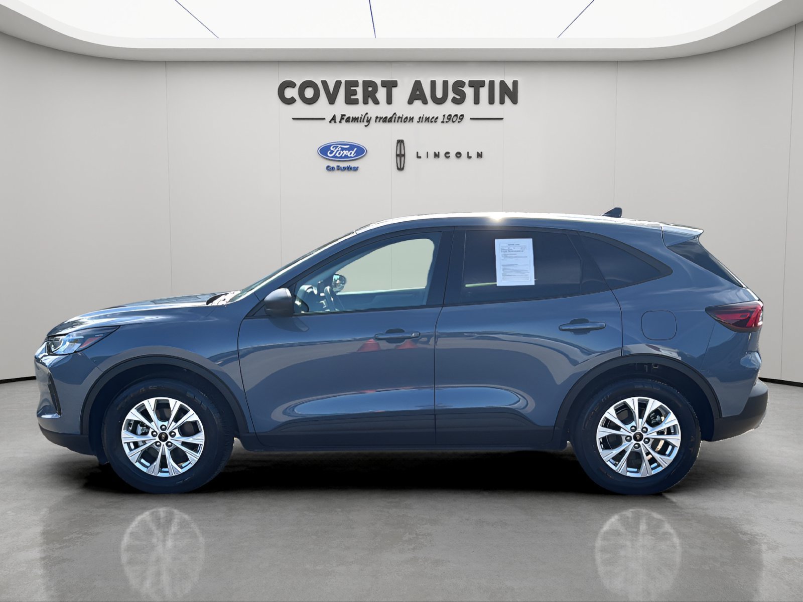 Used 2025 Ford Escape Active FWD image 2