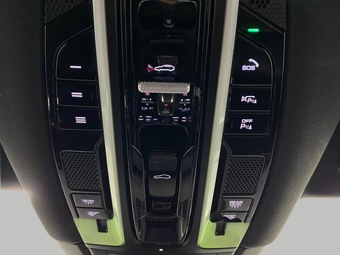 Used 2020 Porsche Cayenne S image 31