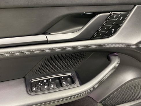 Used 2022 Porsche Taycan 4S image 19