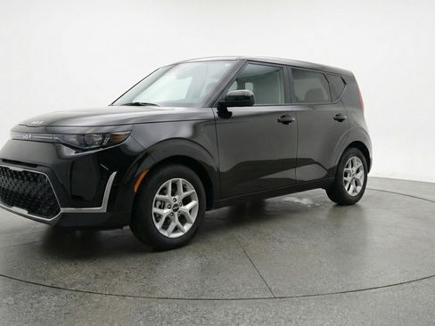 Used 2025 Kia Soul LX w/ LX Technology Package image 3