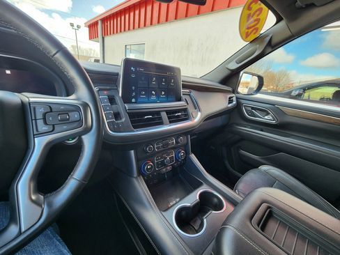 Used 2023 Chevrolet Suburban Premier image 26