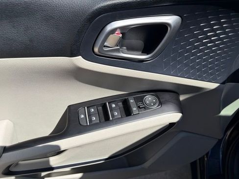 Used 2025 Kia Soul EX image 11