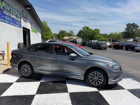 Used 2019 Volkswagen Jetta SE image 4