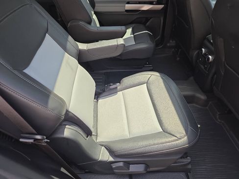 Used 2023 Ford Explorer XLT w/ Equipment Group 202A RWD image 25