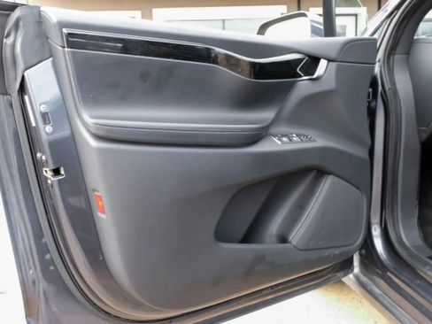 Used 2018 Tesla Model X 100D image 48