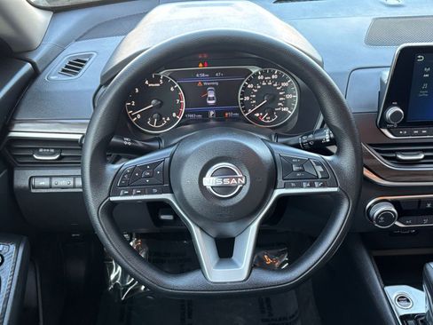 Used 2025 Nissan Altima 2.5 SV FWD image 29