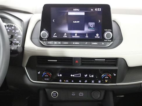 Used 2023 Nissan Rogue SV w/ SV Premium B Package FWD image 28