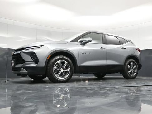 Used 2025 Chevrolet Blazer LT FWD image 59