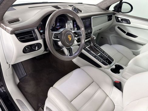Certified 2021 Porsche Macan Turbo AWD/4WD image 4