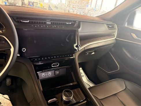New 2026 Jeep Grand Cherokee Limited AWD/4WD image 15