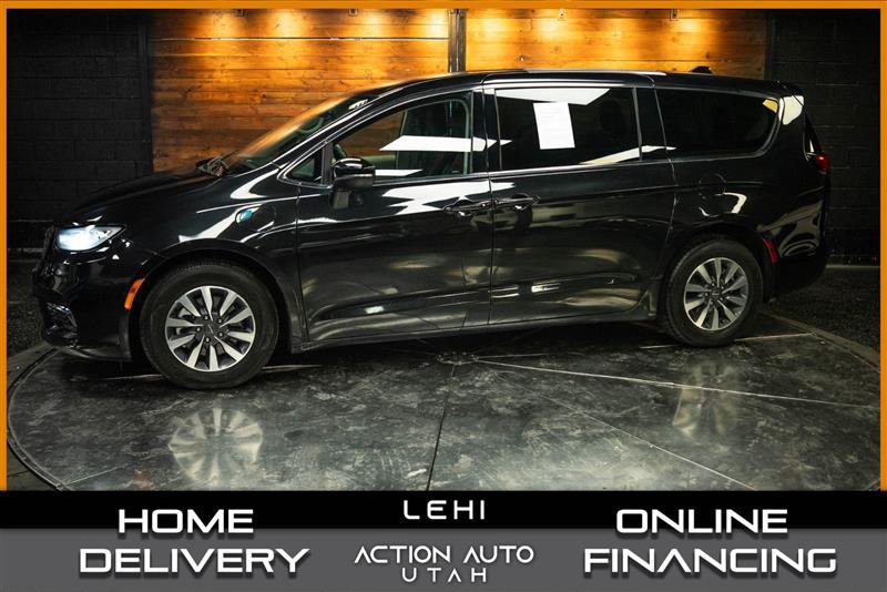 Used 2023 Chrysler Pacifica Touring-L FWD image 1