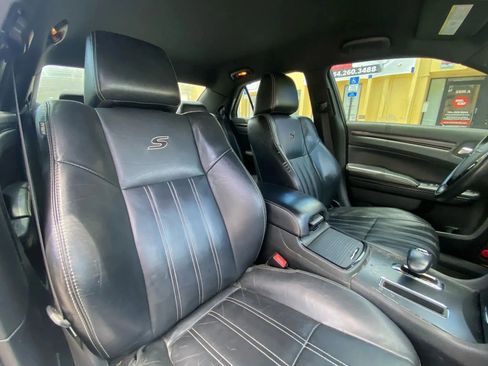 Used 2014 Chrysler 300 S RWD image 27