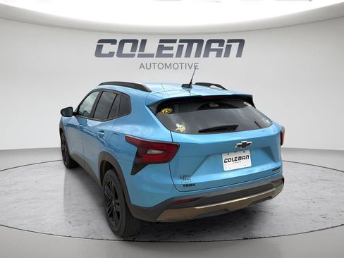 Used 2025 Chevrolet Trax ACTIV w/ Sunroof Package FWD image 3