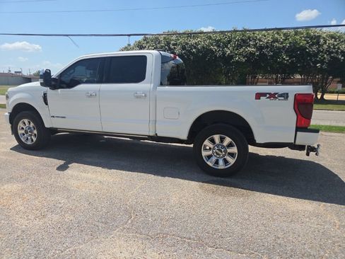 Used 2022 Ford F250 Platinum w/ FX4 Off-Road Package AWD/4WD image 7