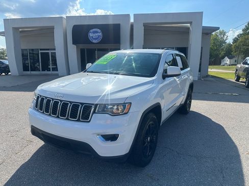 Used 2021 Jeep Grand Cherokee Laredo RWD image 1