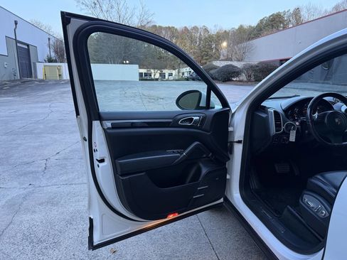 Used 2012 Porsche Cayenne S image 33