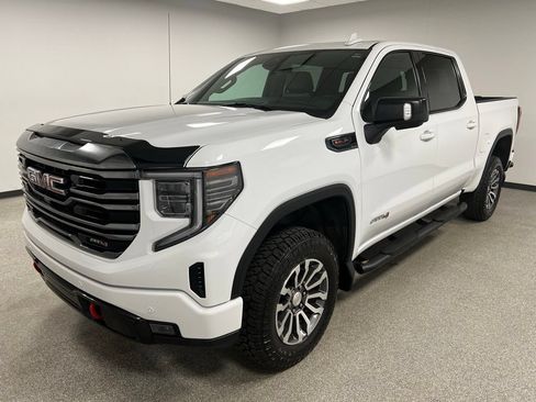 Used 2023 GMC Sierra 1500 AT4 w/ Technology Package AWD/4WD image 5