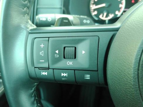 Used 2024 Nissan Pathfinder SV AWD/4WD image 37