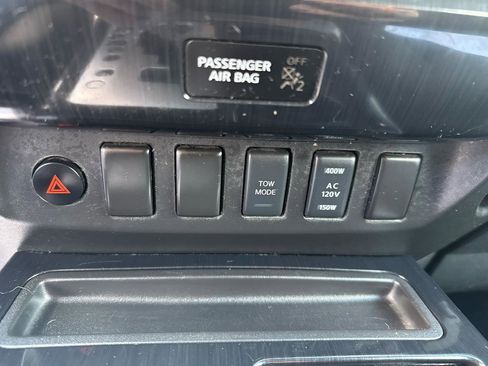 Used 2015 Nissan Titan SV w/ SV Value Truck Package AWD/4WD image 22