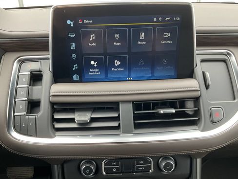 Certified 2022 Chevrolet Suburban LT w/ Luxury Package AWD/4WD image 12