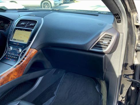 Used 2018 Lincoln MKX Reserve w/ Driver Assistance Package image 17