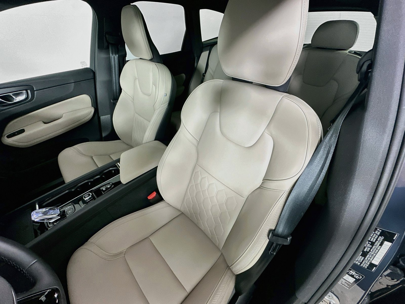 Certified 2026 Volvo XC60 B5 Plus w/ Protection Package Premier AWD/4WD image 33