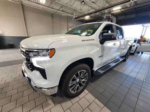 Used 2023 Chevrolet Silverado 1500 LT RWD image 2