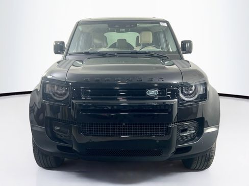 Used 2024 Land Rover Defender 110 S image 2
