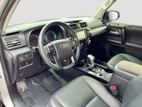 Used 2018 Toyota 4Runner TRD Off-Road Premium AWD/4WD image 9