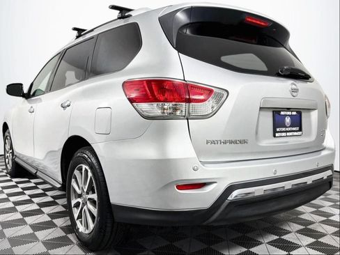 Used 2013 Nissan Pathfinder SV AWD/4WD image 9