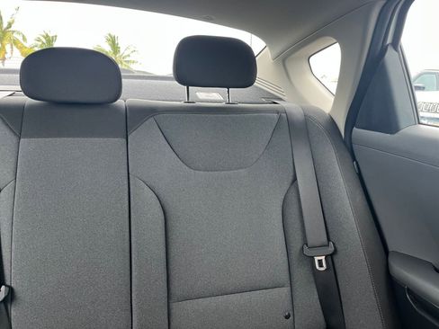 Used 2025 Kia K4 LXS image 36