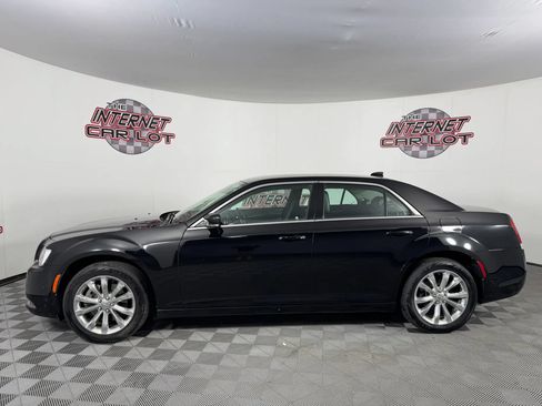 Used 2015 Chrysler 300 Limited w/ Driver Convenience Group AWD/4WD image 4
