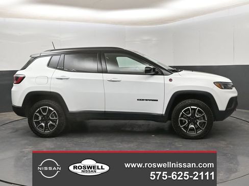 Used 2025 Jeep Compass Limited AWD/4WD image 1