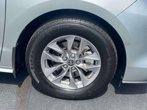 Used 2021 Toyota Sienna XLE FWD image 7