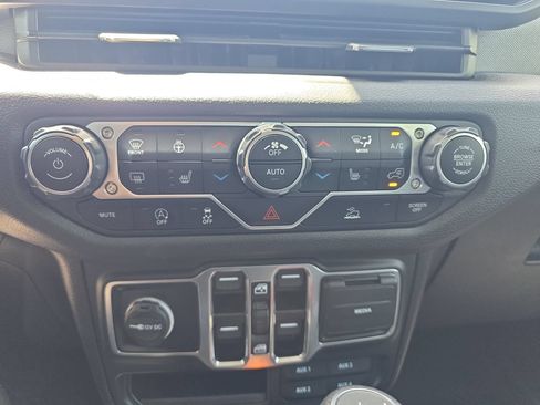 Used 2024 Jeep Wrangler Unlimited Sport AWD/4WD image 23