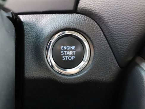 Used 2019 Toyota RAV4 XLE Premium w/ Cold Weather Package AWD/4WD image 33