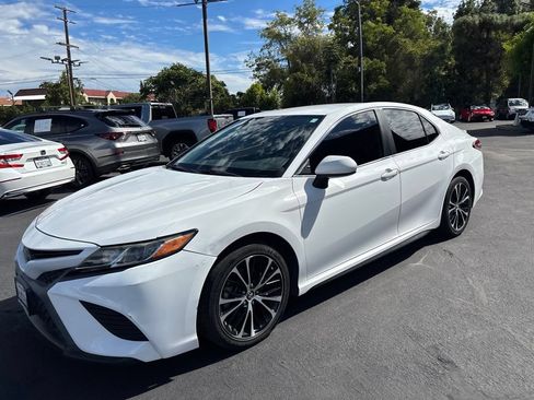 Used 2019 Toyota Camry SE FWD image 8