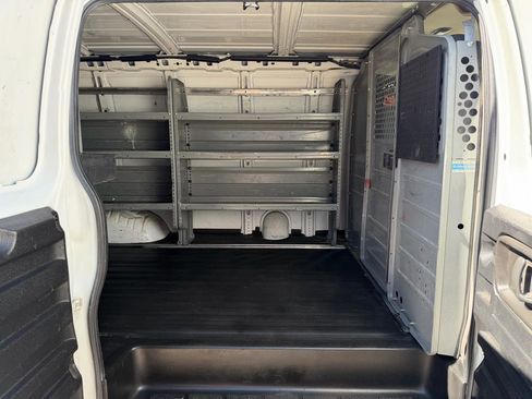 Used 2014 Chevrolet Express 2500 image 14