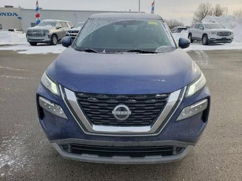 Used 2022 Nissan Rogue SV image 2