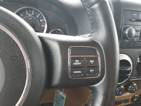 Used 2012 Jeep Wrangler Sahara w/ Connectivity Group AWD/4WD image 19