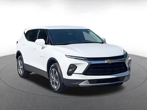 Used 2026 Chevrolet Blazer LT FWD image 3