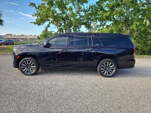 Used 2023 Cadillac Escalade ESV Sport w/ Touring Package AWD/4WD image 2