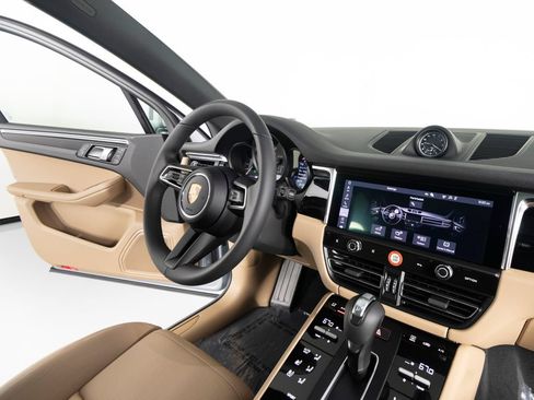 New 2026 Porsche Macan AWD/4WD image 31