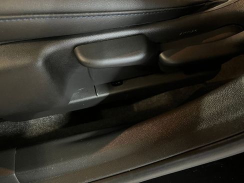 Used 2025 Chevrolet Trax LT image 23