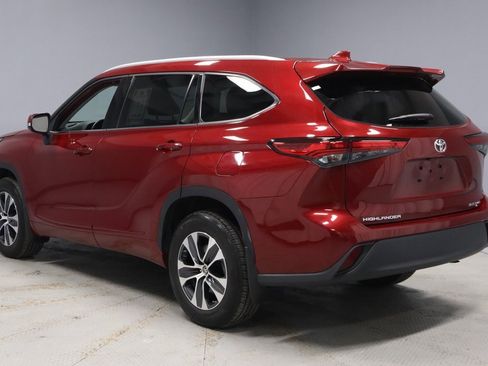 Used 2022 Toyota Highlander XLE image 8